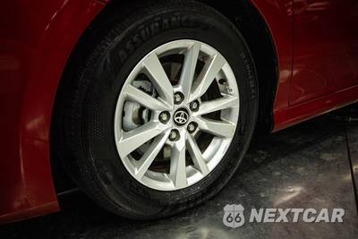 2025 Toyota Camry LE - zdjęcie 3 z 28 - miniatura