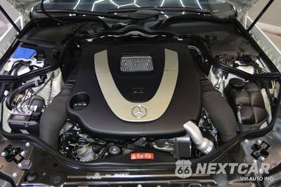 2009 Mercedes-Benz E 550 Sedan - zdjęcie 32 z 35 - miniatura