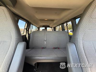 2023 Chevrolet Express 3500 Passenger Van LT 1LT 155.1" WB - zdjęcie 18 z 65 - miniatura