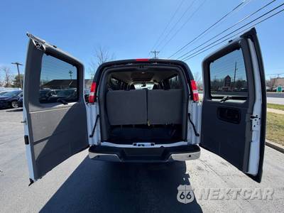 2023 Chevrolet Express 3500 Passenger Van LT 1LT 155.1" WB - zdjęcie 19 z 65 - miniatura