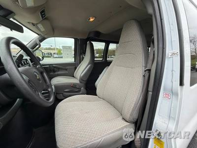 2023 Chevrolet Express 3500 Passenger Van LT 1LT 155.1" WB - zdjęcie 34 z 65 - miniatura