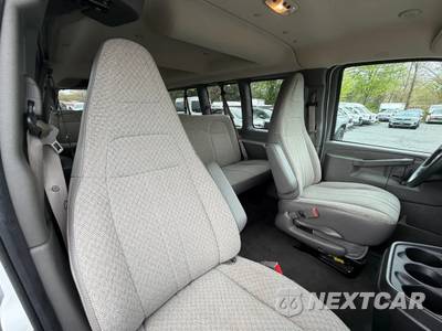2023 Chevrolet Express 3500 Passenger Van LT 1LT 155.1" WB - zdjęcie 43 z 65 - miniatura