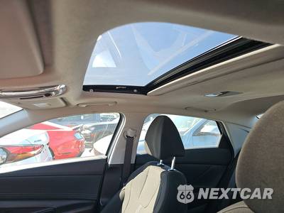 2025 Hyundai Elantra SEL Convenience - zdjęcie 17 z 28 - miniatura