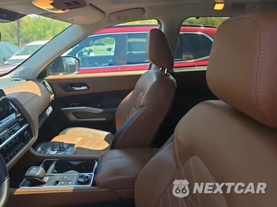2023 Nissan Pathfinder Platinum - zdjęcie 13 z 24 - miniatura