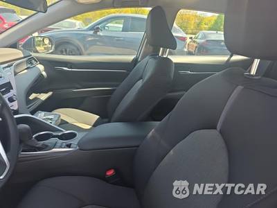 2023 Toyota Camry Hybrid LE - zdjęcie 13 z 21 - miniatura