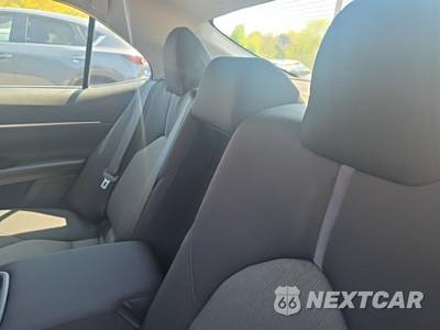 2023 Toyota Camry Hybrid LE - zdjęcie 16 z 21 - miniatura