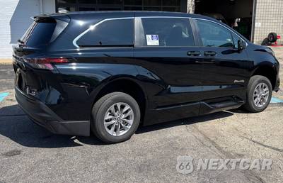 2024 Toyota Sienna LE 8-Passenger 120.5" WB - zdjęcie 10 z 12 - miniatura