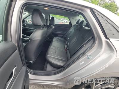 2025 Hyundai Elantra Limited - zdjęcie 13 z 18 - miniatura
