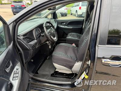 2018 Toyota Sienna SE 8-Passenger 119.3" WB - zdjęcie 10 z 29 - miniatura