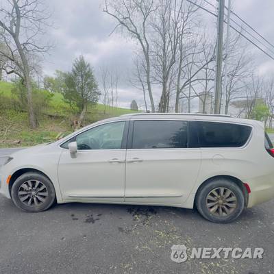 2019 Chrysler Pacifica Touring L Plus 121.6" WB - zdjęcie 4 z 16 - miniatura