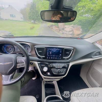 2019 Chrysler Pacifica Touring L Plus 121.6" WB - zdjęcie 8 z 16 - miniatura