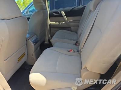 2013 Toyota Highlander Plus - zdjęcie 16 z 21 - miniatura