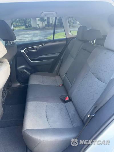 2021 Toyota RAV4 XLE - zdjęcie 14 z 21 - miniatura