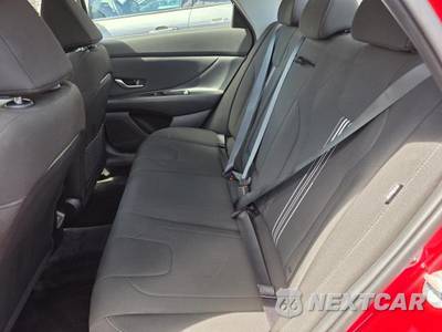 2025 Hyundai Elantra SEL Convenience - zdjęcie 13 z 17 - miniatura