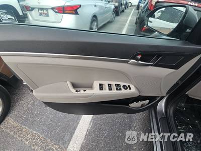 2020 Hyundai Elantra SE Sedan - zdjęcie 9 z 18 - miniatura