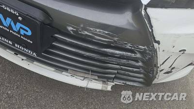 2017 Toyota Camry LE - zdjęcie 2 z 16 - miniatura