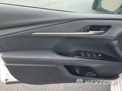 2025 Toyota Camry SE - zdjęcie 9 z 28 - miniatura