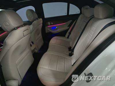 2018 Mercedes-Benz E 300 Sedan - zdjęcie 13 z 19 - miniatura