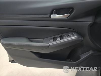 2025 Nissan Altima SV - zdjęcie 9 z 18 - miniatura