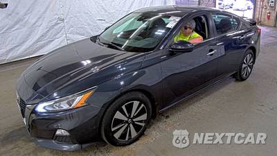 2021 Nissan Altima SV - zdjęcie 1 z 37 - miniatura