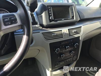 2012 Volkswagen Routan SE 121.2" WB - zdjęcie 11 z 19 - miniatura