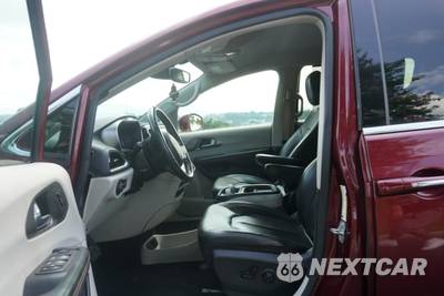 2020 Chrysler Pacifica Touring L 121.6" WB - zdjęcie 11 z 31 - miniatura