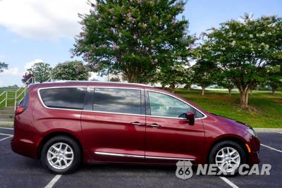 2020 Chrysler Pacifica Touring L 121.6" WB - zdjęcie 8 z 31 - miniatura