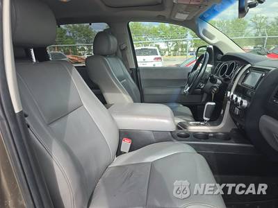 2017 Toyota Sequoia Limited - zdjęcie 8 z 19 - miniatura
