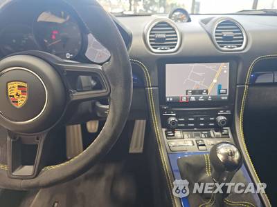2020 Porsche 718 Cayman GT4 - zdjęcie 11 z 19 - miniatura