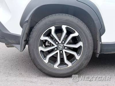 2025 Toyota Corolla Cross Hybrid S - zdjęcie 14 z 15 - miniatura