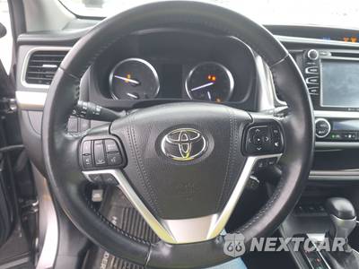 2019 Toyota Highlander XLE - zdjęcie 10 z 19 - miniatura