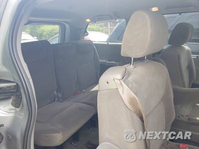 2015 Toyota Sienna LE 7-Passenger 119.3" WB - zdjęcie 12 z 15 - miniatura
