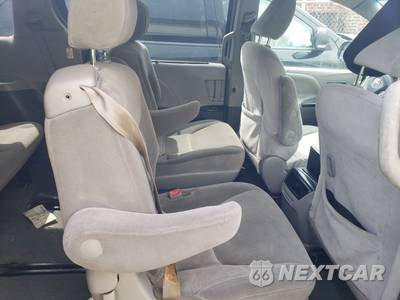 2015 Toyota Sienna LE 7-Passenger 119.3" WB - zdjęcie 13 z 15 - miniatura