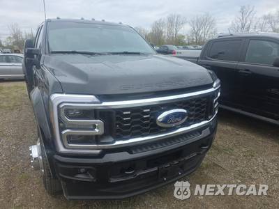 2026 Ford Super Duty F-450 Platinum Crew Cab Long Bed DRW - zdjęcie 2 z 22 - miniatura