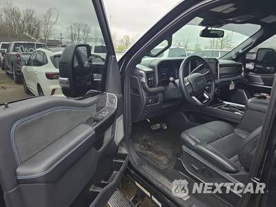 2026 Ford Super Duty F-450 Platinum Crew Cab Long Bed DRW - zdjęcie 13 z 22 - miniatura