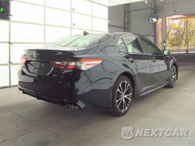 2019 Toyota Camry SE - zdjęcie 4 z 18 - miniatura