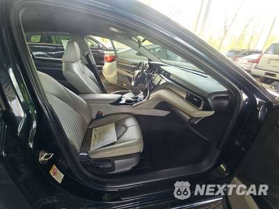 2019 Toyota Camry SE - zdjęcie 8 z 18 - miniatura
