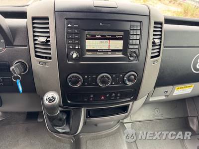 2017 Mercedes-Benz Sprinter 2500 Passenger Van Standard Roof 144.3" WB - zdjęcie 16 z 36 - miniatura
