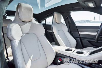 2020 Porsche Taycan Turbo S - zdjęcie 44 z 77 - miniatura