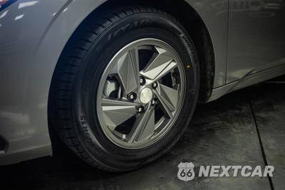 2025 Hyundai Elantra SE - zdjęcie 3 z 24 - miniatura