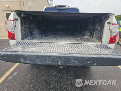 2017 Nissan TITAN XD SV Crew Cab Medium Bed - zdjęcie 17 z 34 - miniatura