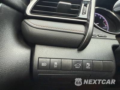 2020 Toyota Camry LE - zdjęcie 19 z 22 - miniatura