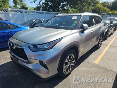 2020 Toyota Highlander XLE - zdjęcie 1 z 29 - miniatura