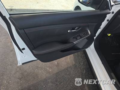2025 Nissan Sentra SR - zdjęcie 9 z 19 - miniatura