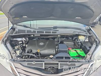 2017 Toyota Sienna LE 8-Passenger 119.3" WB - zdjęcie 19 z 23 - miniatura