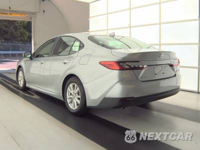 2025 Toyota Camry LE - zdjęcie 2 z 20 - miniatura