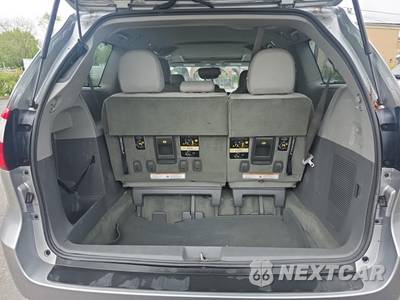 2015 Toyota Sienna XLE 8-Passenger 119.3" WB - zdjęcie 19 z 21 - miniatura