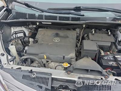 2015 Toyota Sienna XLE 8-Passenger 119.3" WB - zdjęcie 18 z 21 - miniatura
