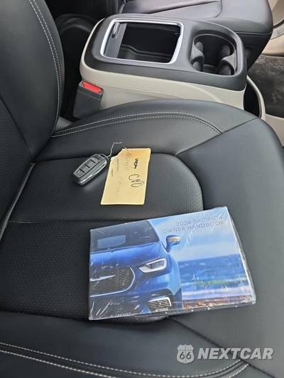 2024 Chrysler Pacifica Touring L 121.6" WB - zdjęcie 33 z 34 - miniatura