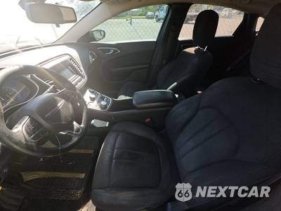 2015 Chrysler 200 Limited - zdjęcie 7 z 21 - miniatura